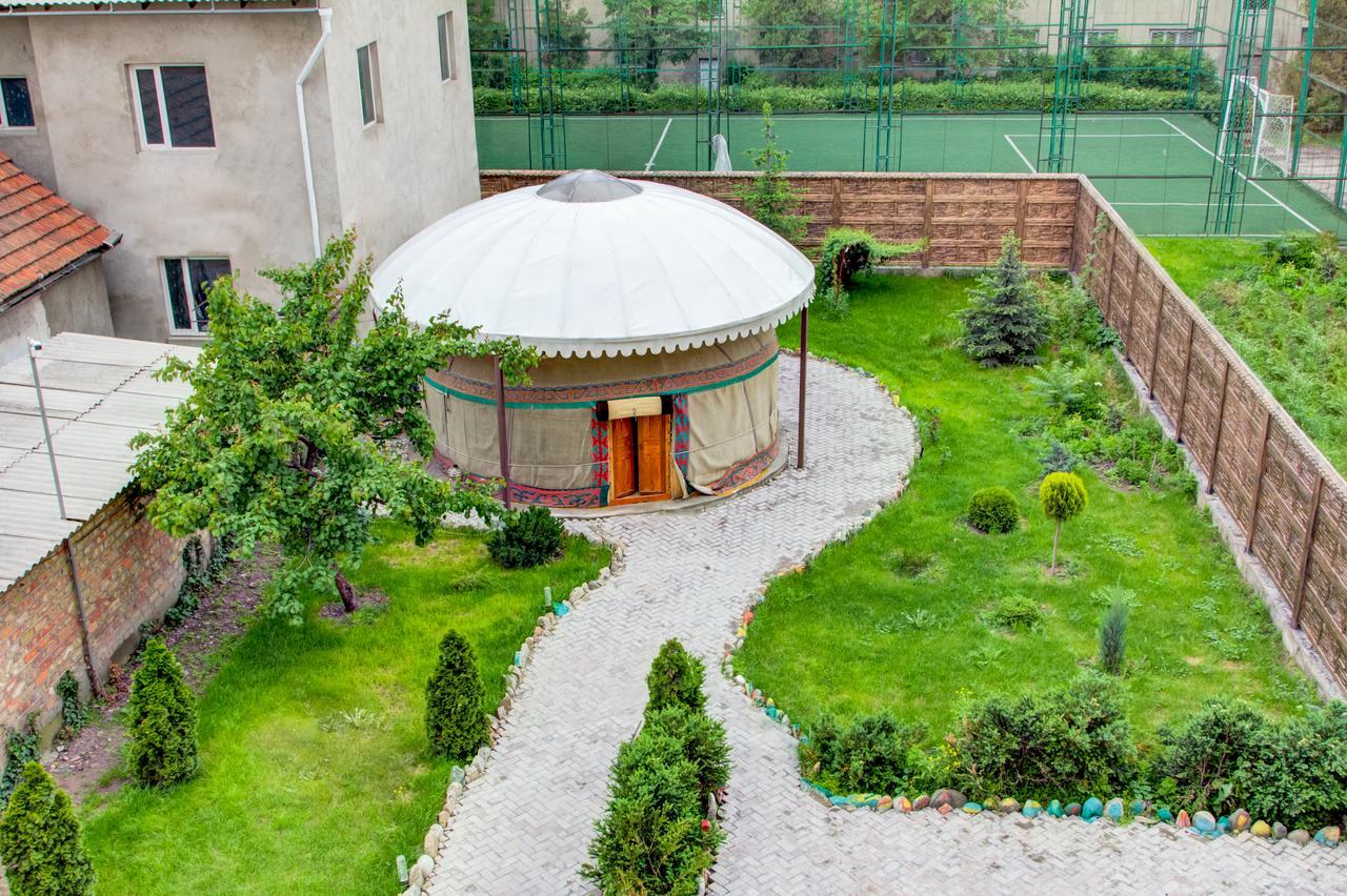 Hotel Bridges Bishkek Exterior foto