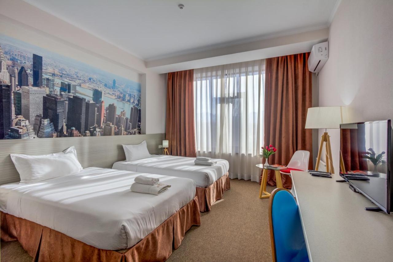 Hotel Bridges Bishkek Exterior foto
